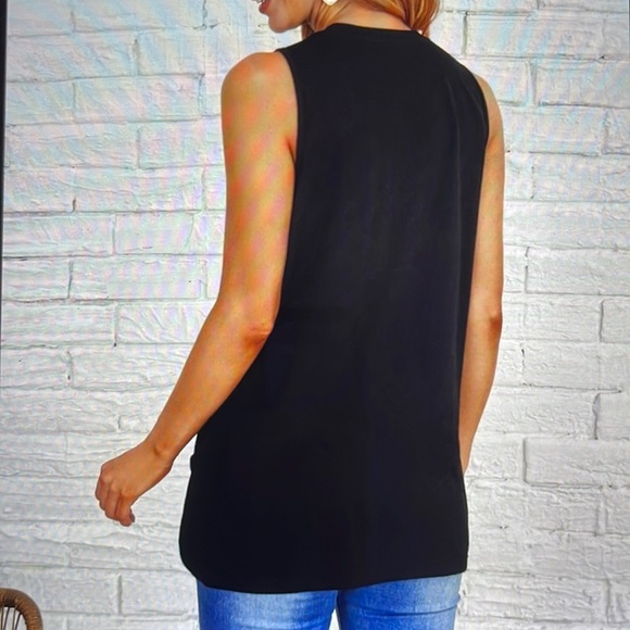 Only  1 remaining! Todays Hott deal 💕Twisted hem tank 💕nwt 💕💕 - Picture 3 of 5
